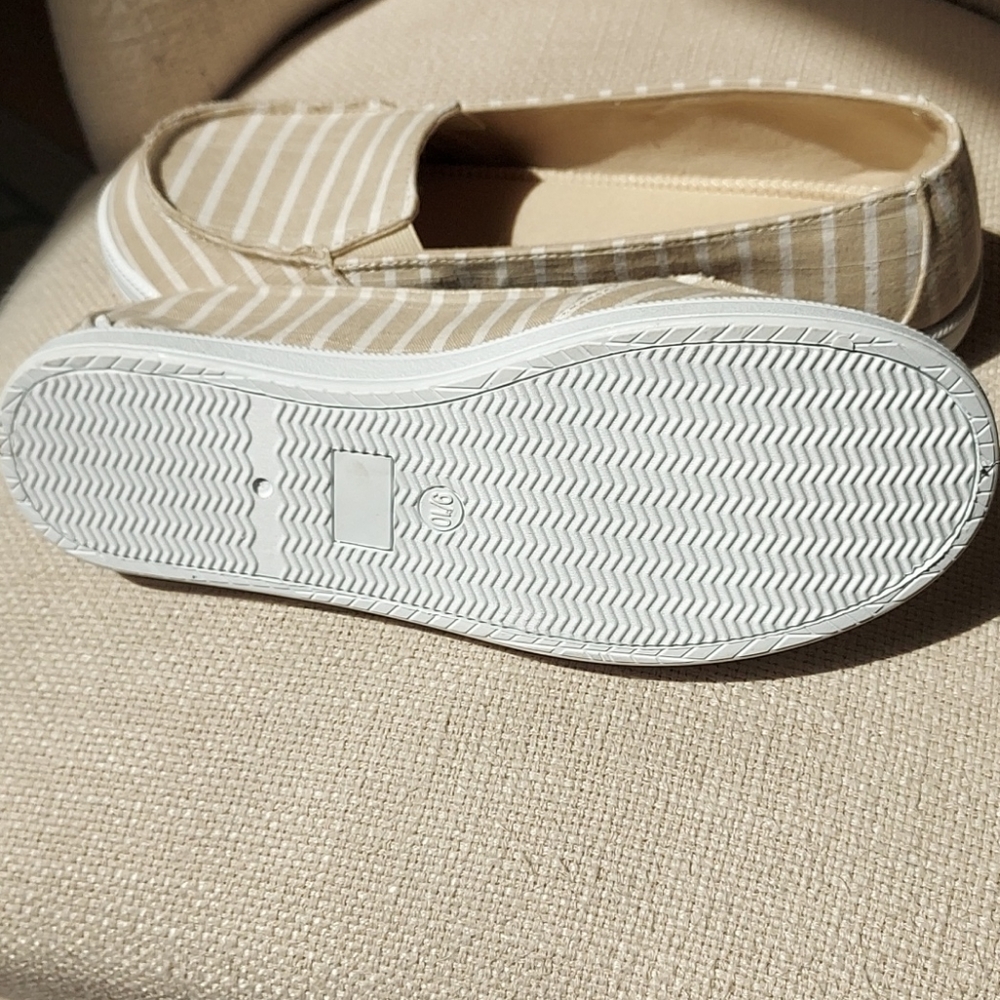 Shoes - Picture 3 of 4